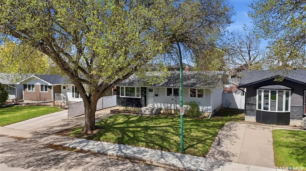 2122 37th Street W Saskatoon SK S7L 4E3