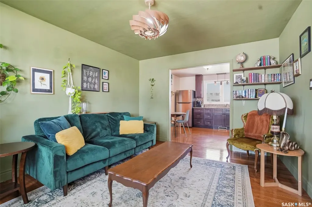 2122 37th Street W Saskatoon SK S7L 4E3
