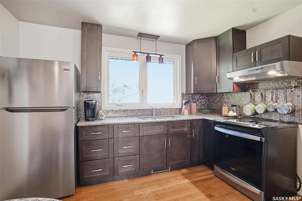 2122 37th Street W Saskatoon SK S7L 4E3