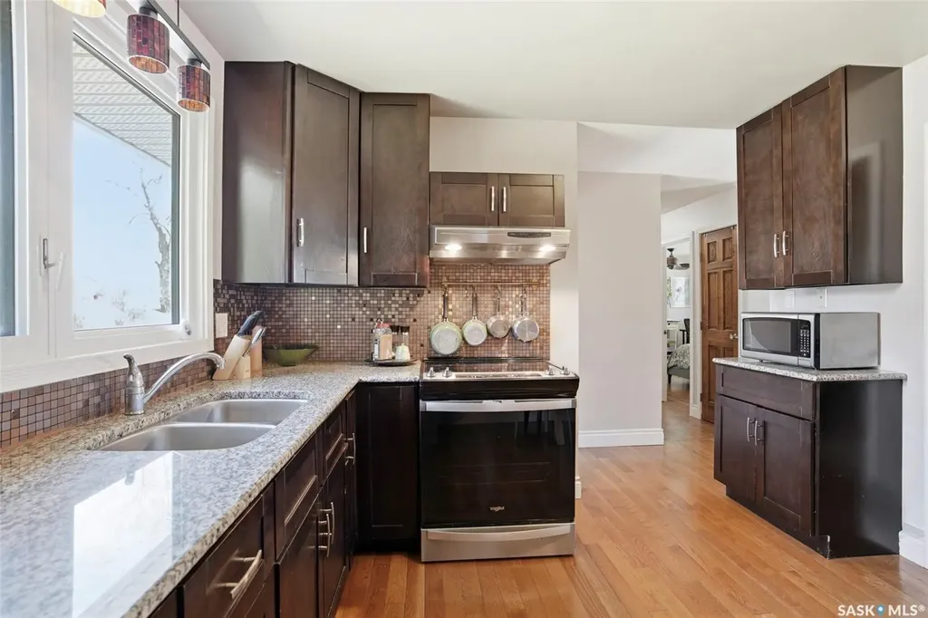 2122 37th Street W Saskatoon SK S7L 4E3