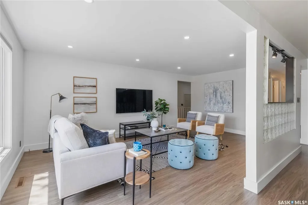 2809 Eastview Saskatoon SK S7J 3H7