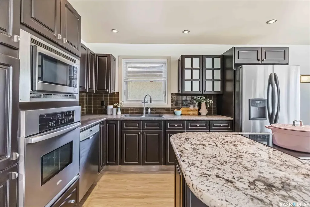 2809 Eastview Saskatoon SK S7J 3H7