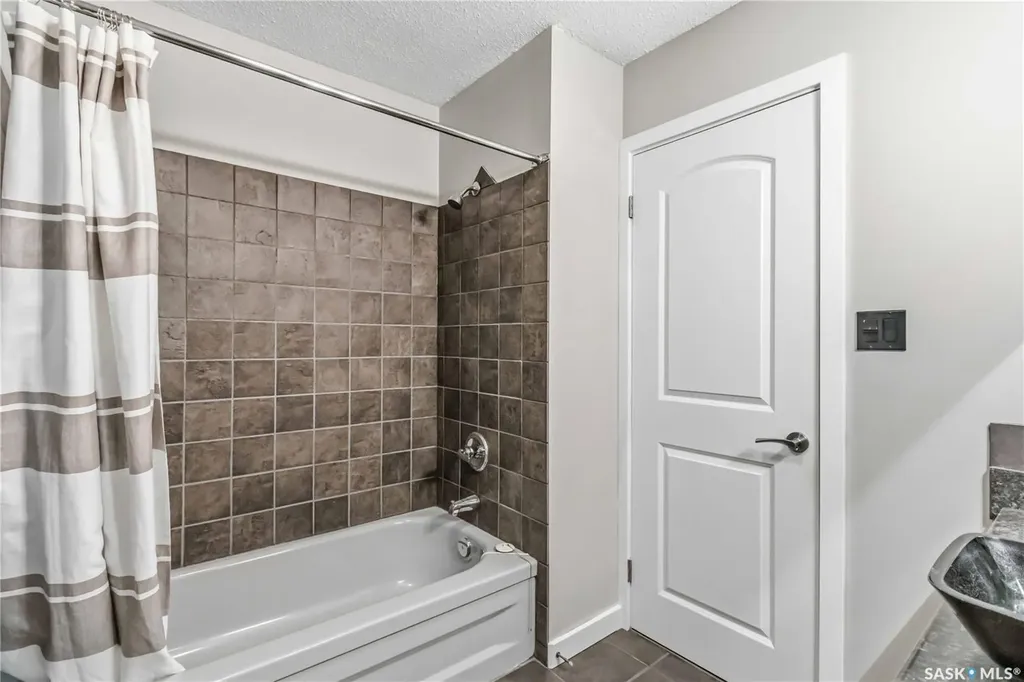 2809 Eastview Saskatoon SK S7J 3H7