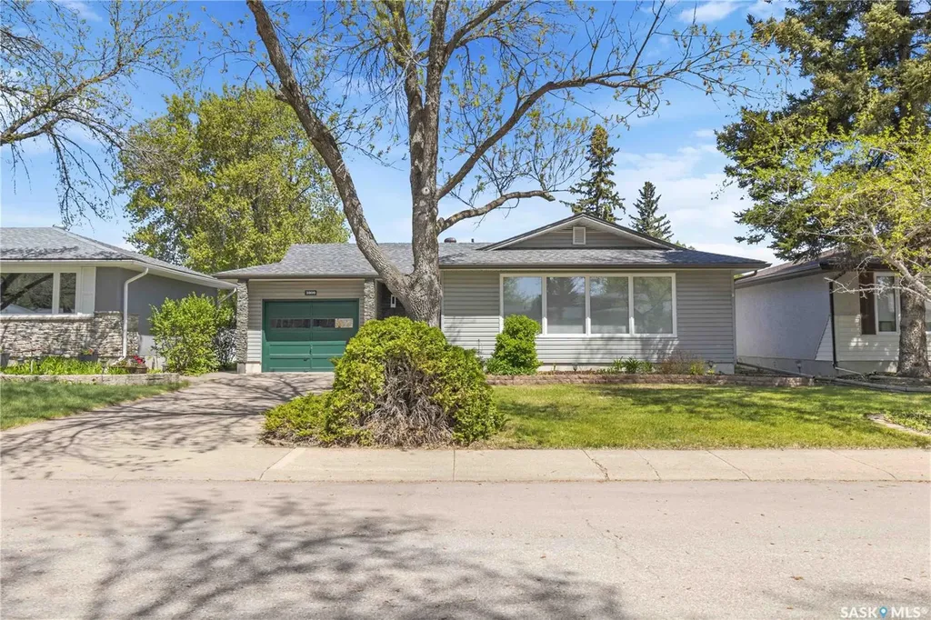 2809 Eastview Saskatoon SK S7J 3H7