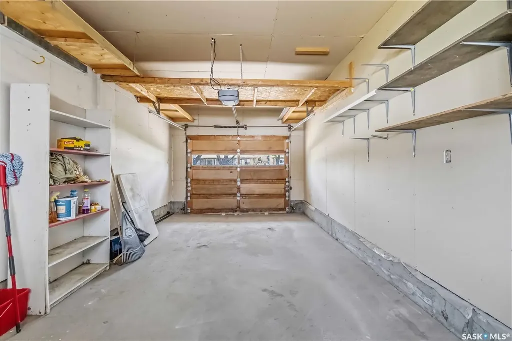 2809 Eastview Saskatoon SK S7J 3H7