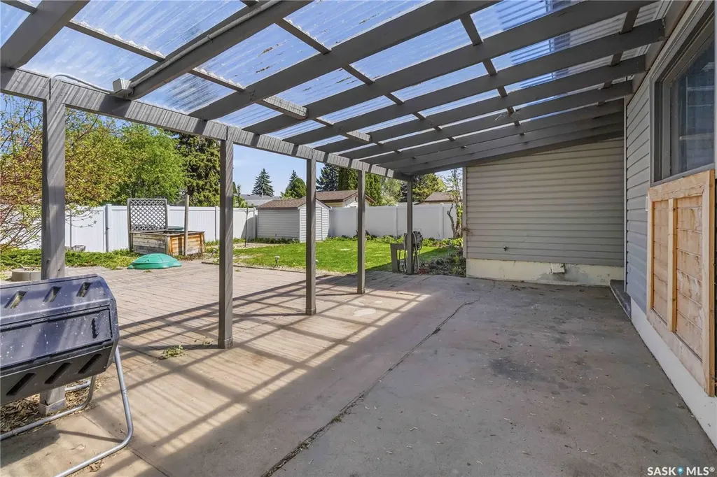 2809 Eastview Saskatoon SK S7J 3H7