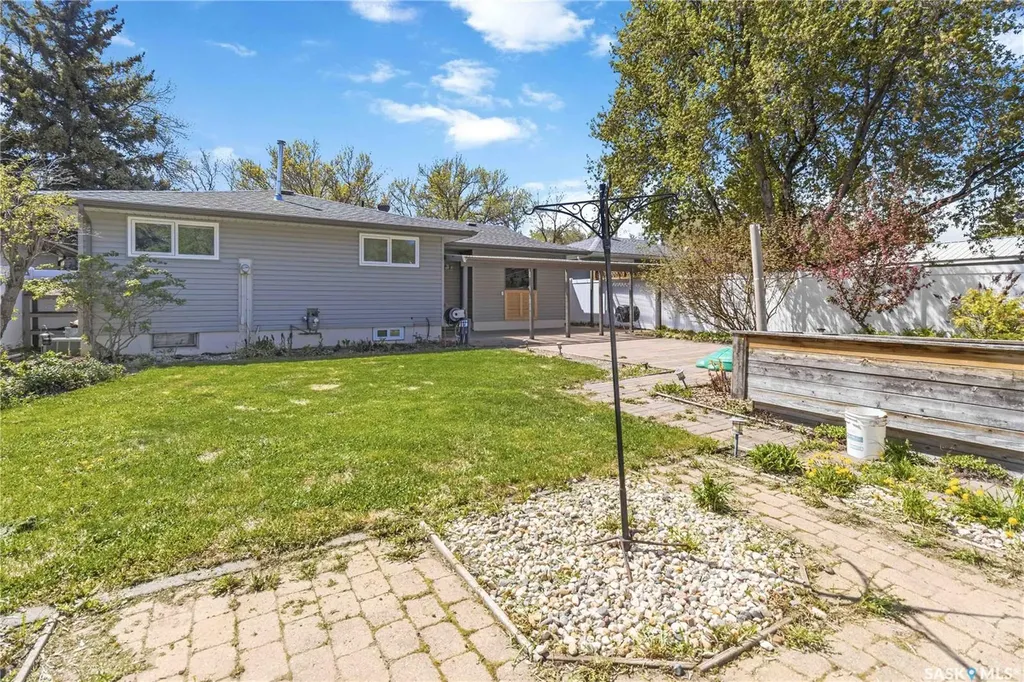 2809 Eastview Saskatoon SK S7J 3H7