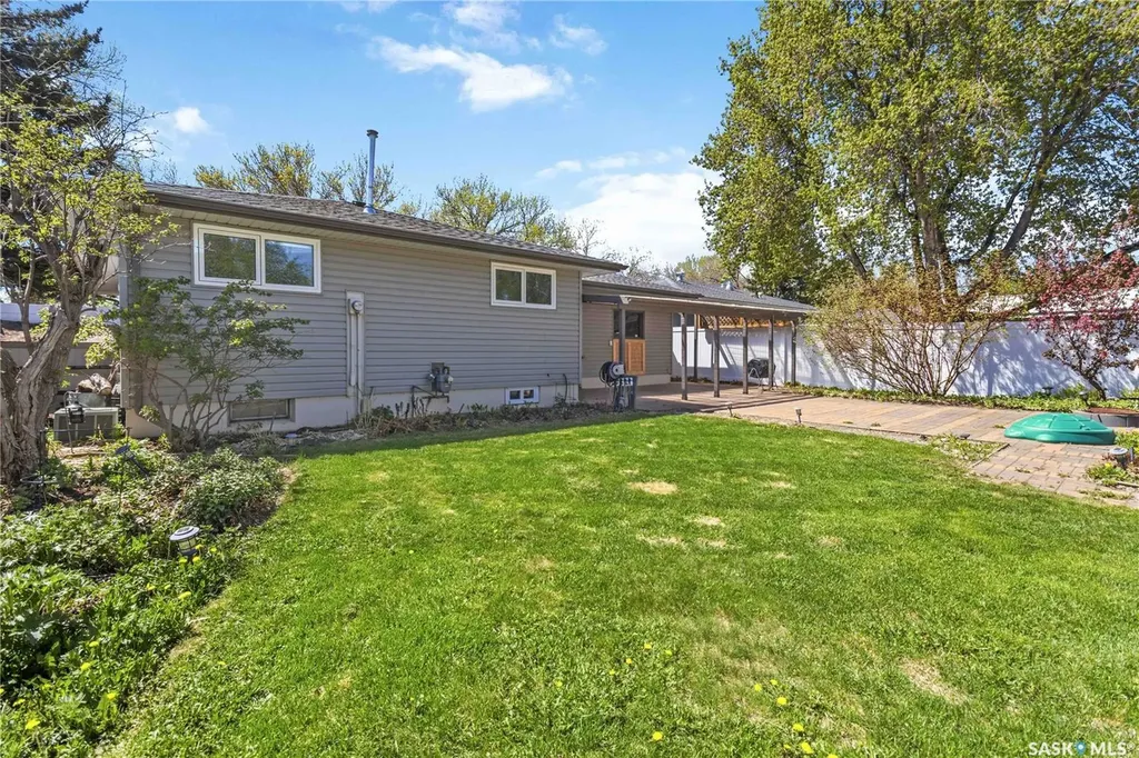 2809 Eastview Saskatoon SK S7J 3H7
