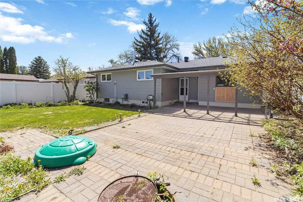 2809 Eastview Saskatoon SK S7J 3H7