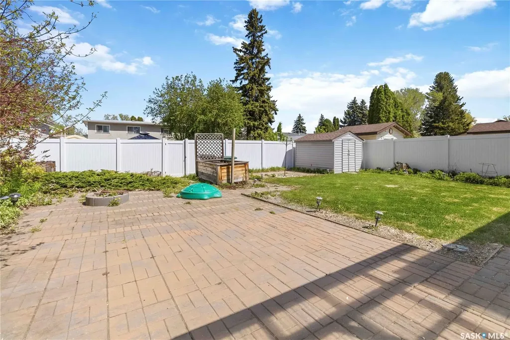 2809 Eastview Saskatoon SK S7J 3H7