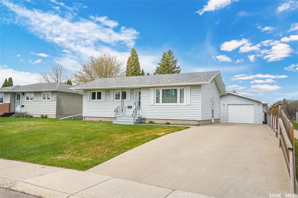 1117 Y Avenue N Saskatoon SK S7L 3L5