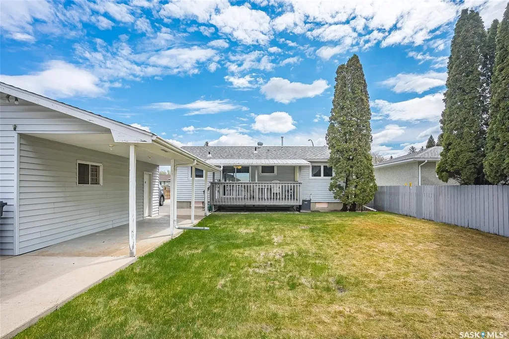 1117 Y Avenue N Saskatoon SK S7L 3L5