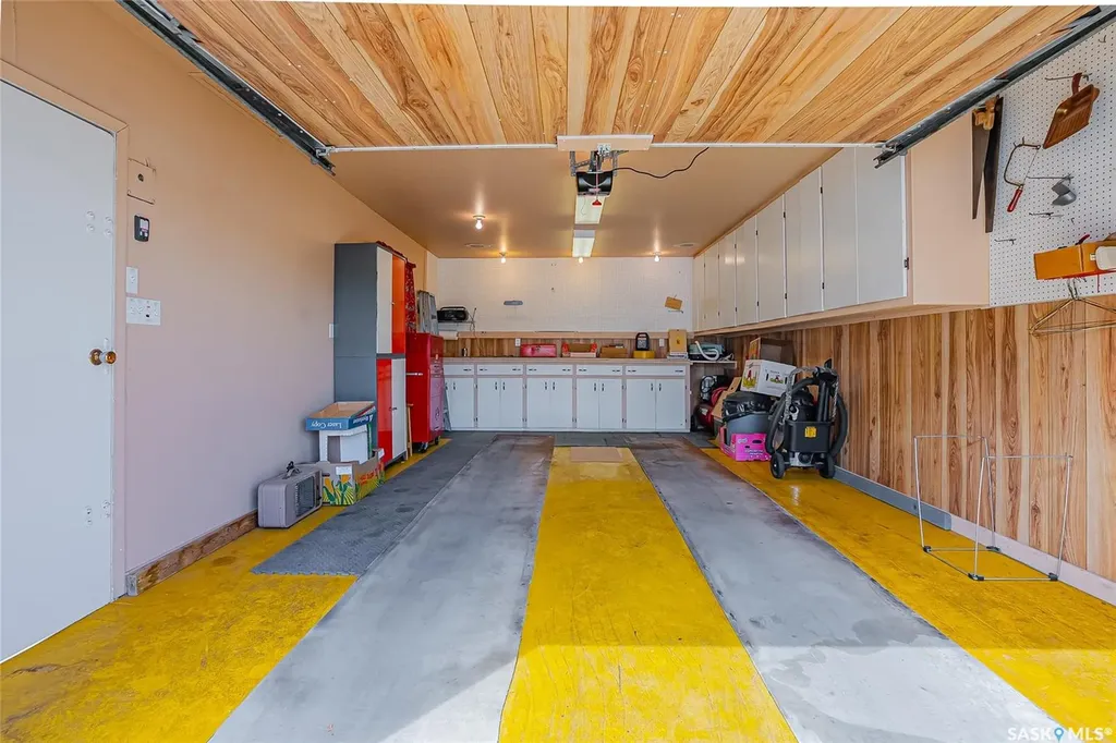 1117 Y Avenue N Saskatoon SK S7L 3L5