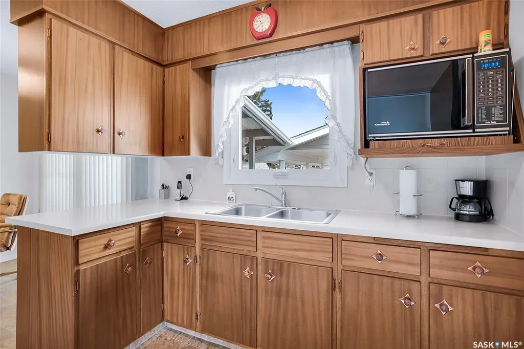 1117 Y Avenue N Saskatoon SK S7L 3L5