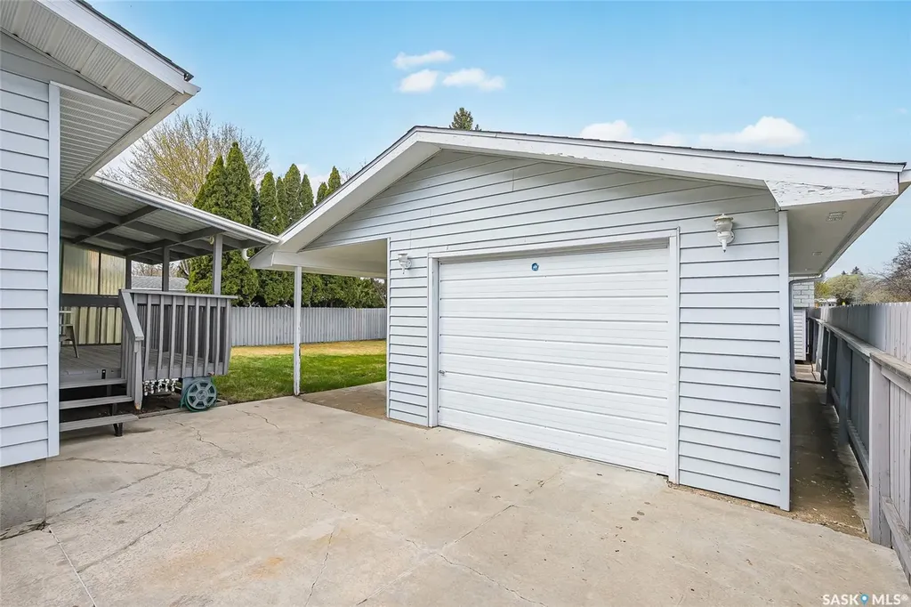 1117 Y Avenue N Saskatoon SK S7L 3L5