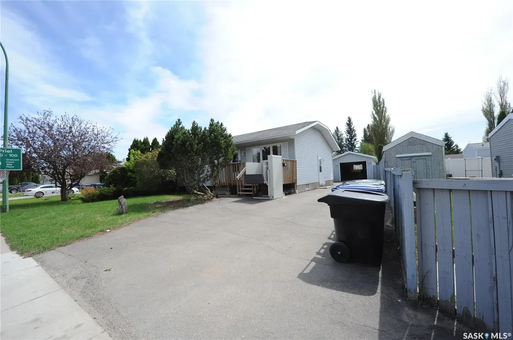 571 Pendygrasse Road Saskatoon SK S7M 5P6