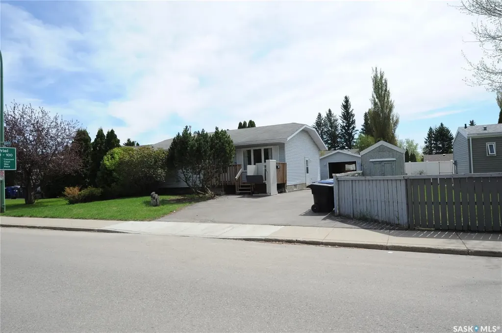 571 Pendygrasse Road Saskatoon SK S7M 5P6