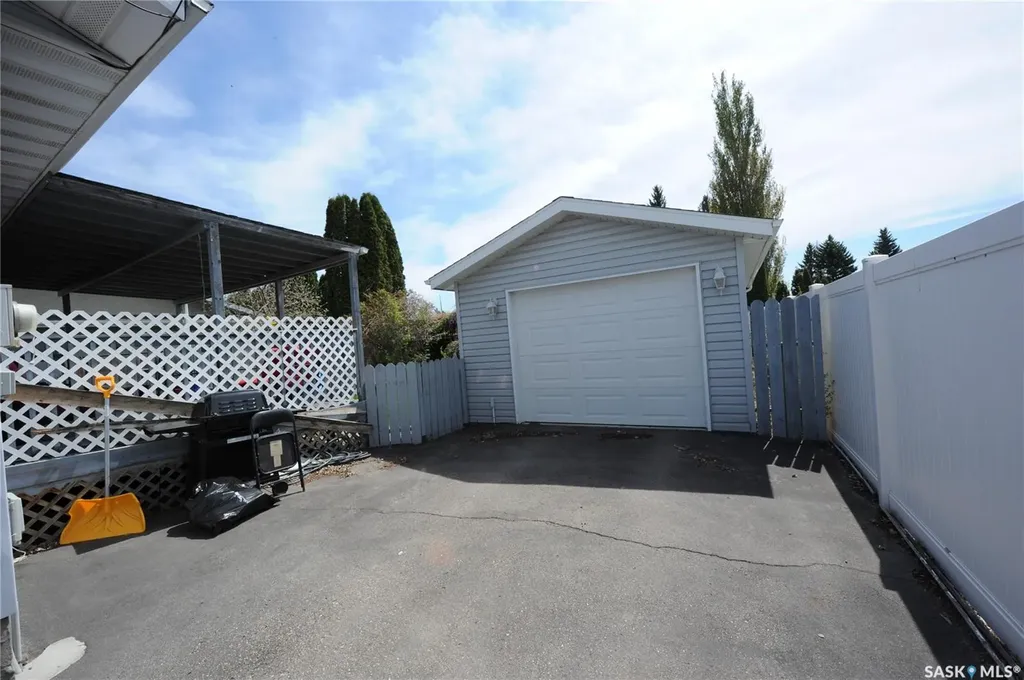 571 Pendygrasse Road Saskatoon SK S7M 5P6