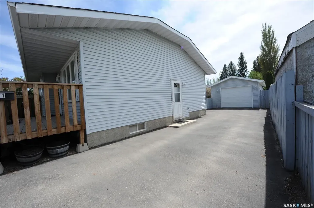 571 Pendygrasse Road Saskatoon SK S7M 5P6