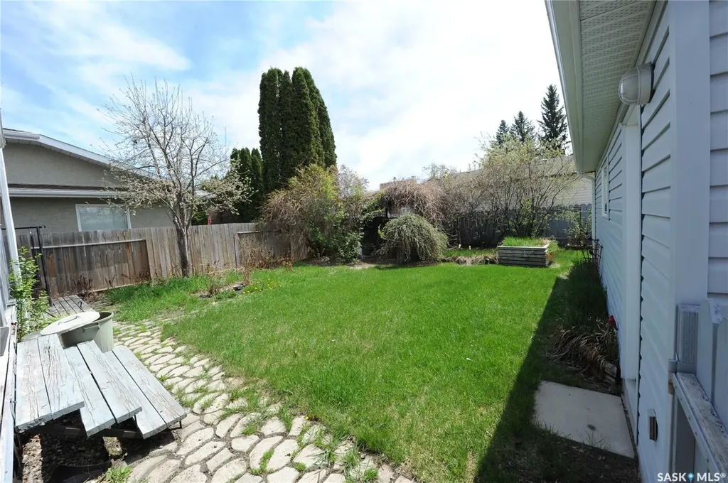571 Pendygrasse Road Saskatoon SK S7M 5P6