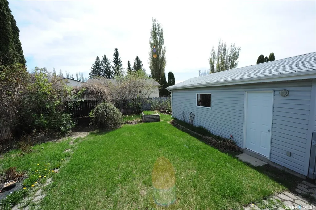 571 Pendygrasse Road Saskatoon SK S7M 5P6