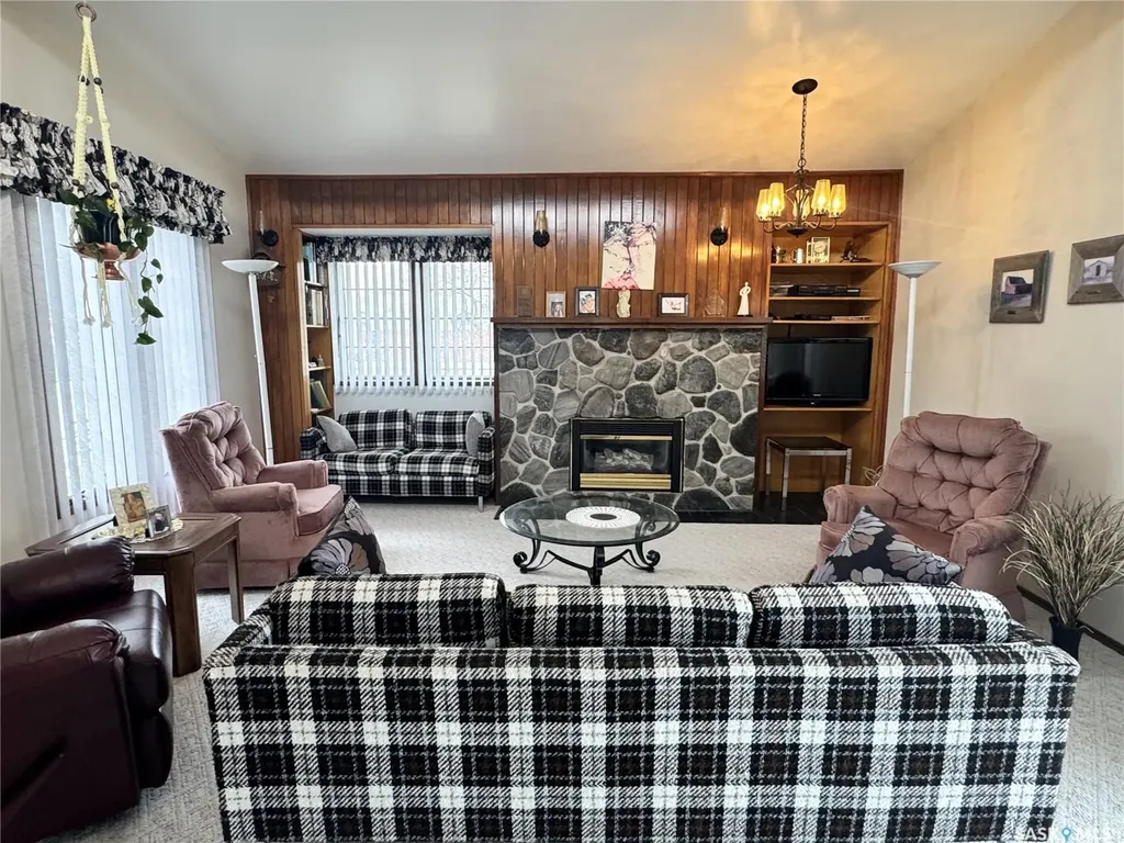 423 7th Avenue W Biggar SK S0K 0M0