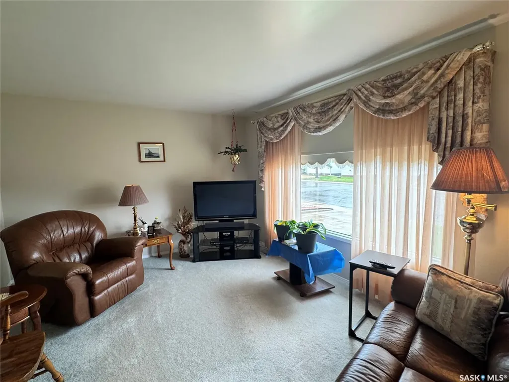 423 7th Avenue W Biggar SK S0K 0M0