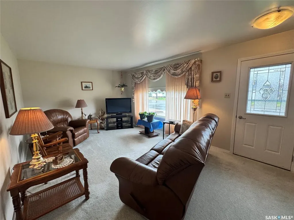 423 7th Avenue W Biggar SK S0K 0M0