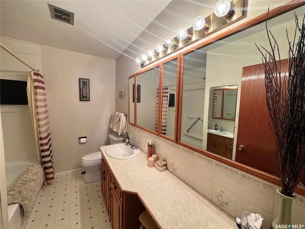 423 7th Avenue W Biggar SK S0K 0M0