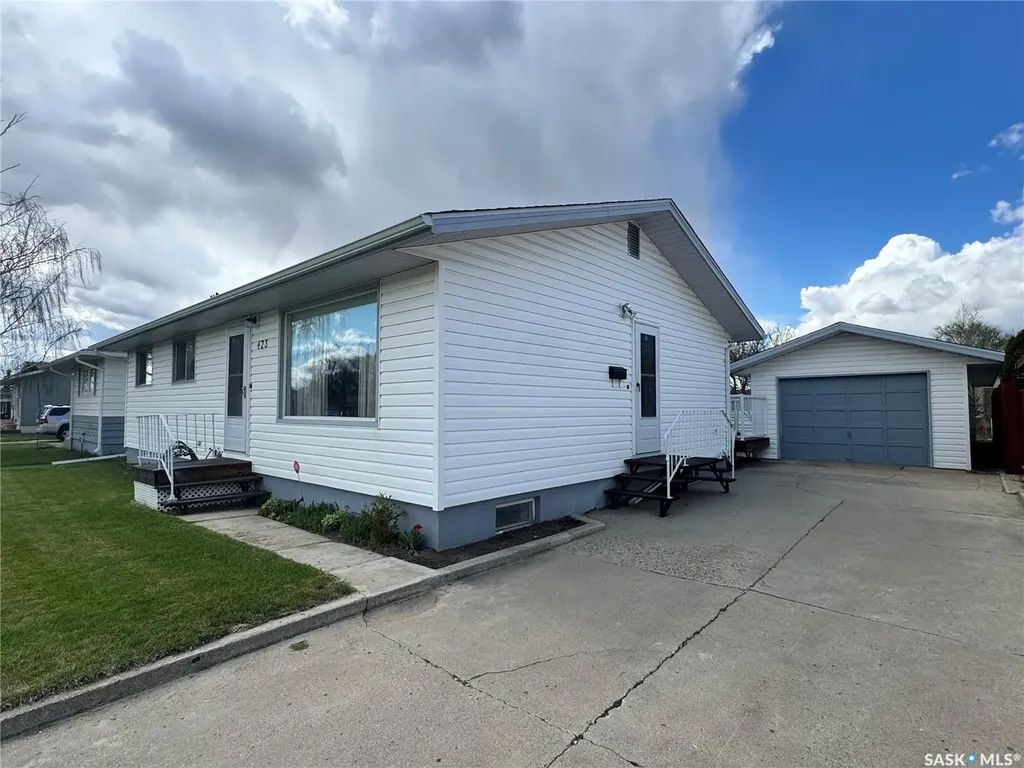 423 7th Avenue W Biggar SK S0K 0M0