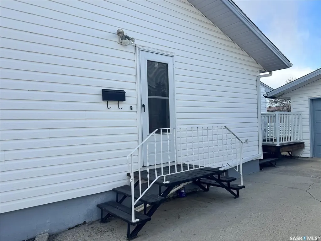 423 7th Avenue W Biggar SK S0K 0M0