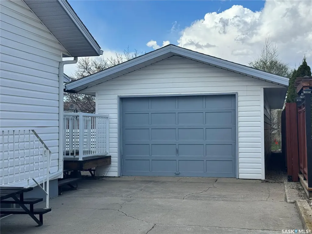 423 7th Avenue W Biggar SK S0K 0M0