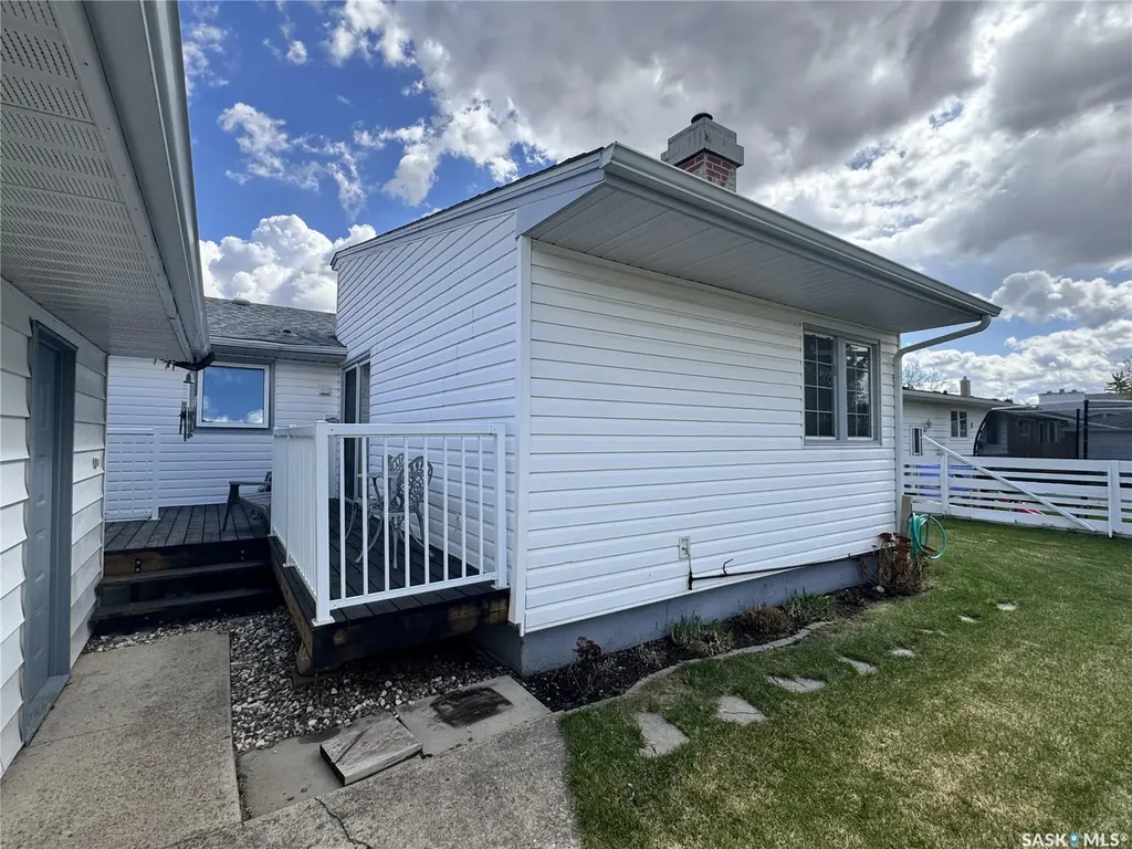 423 7th Avenue W Biggar SK S0K 0M0