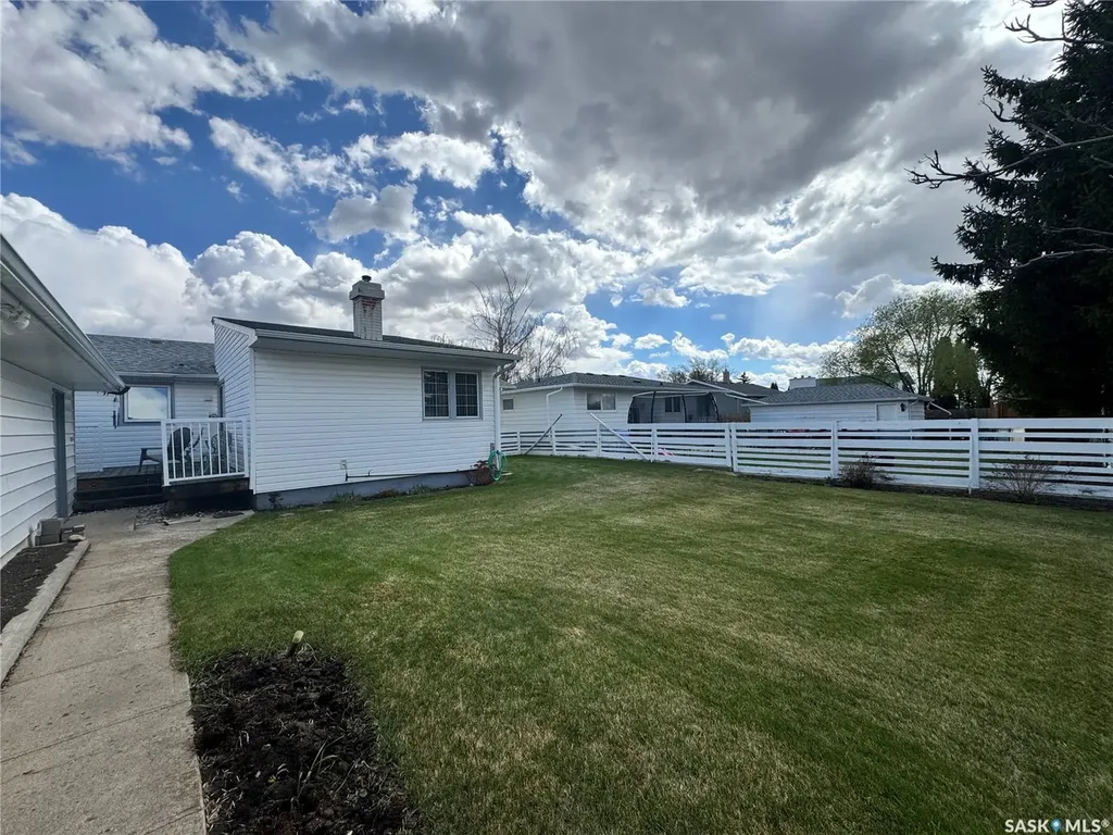 423 7th Avenue W Biggar SK S0K 0M0
