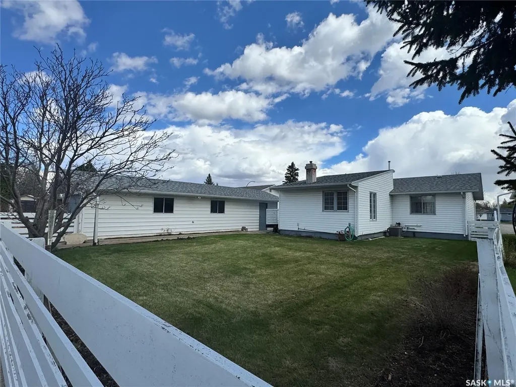 423 7th Avenue W Biggar SK S0K 0M0