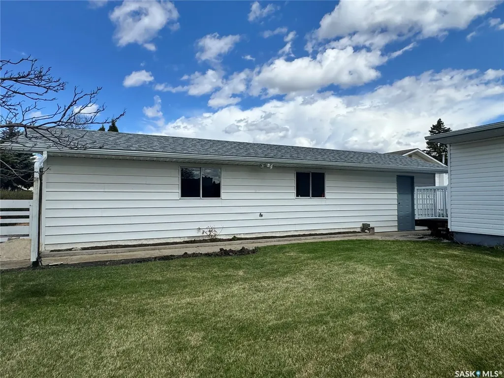 423 7th Avenue W Biggar SK S0K 0M0