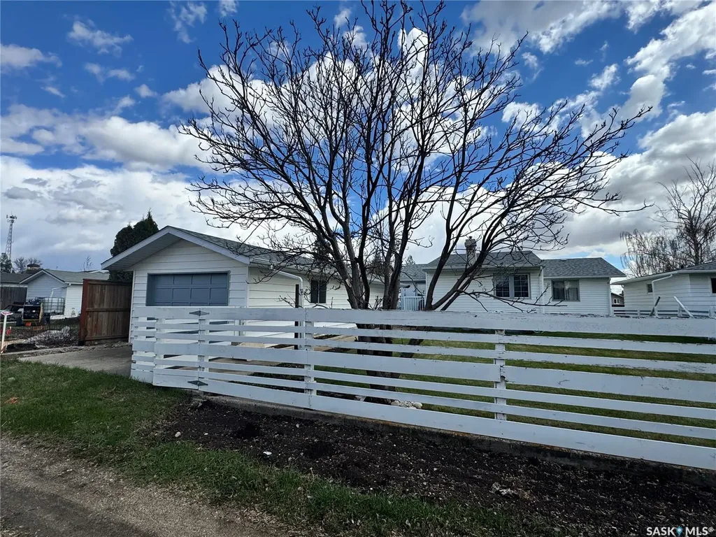 423 7th Avenue W Biggar SK S0K 0M0