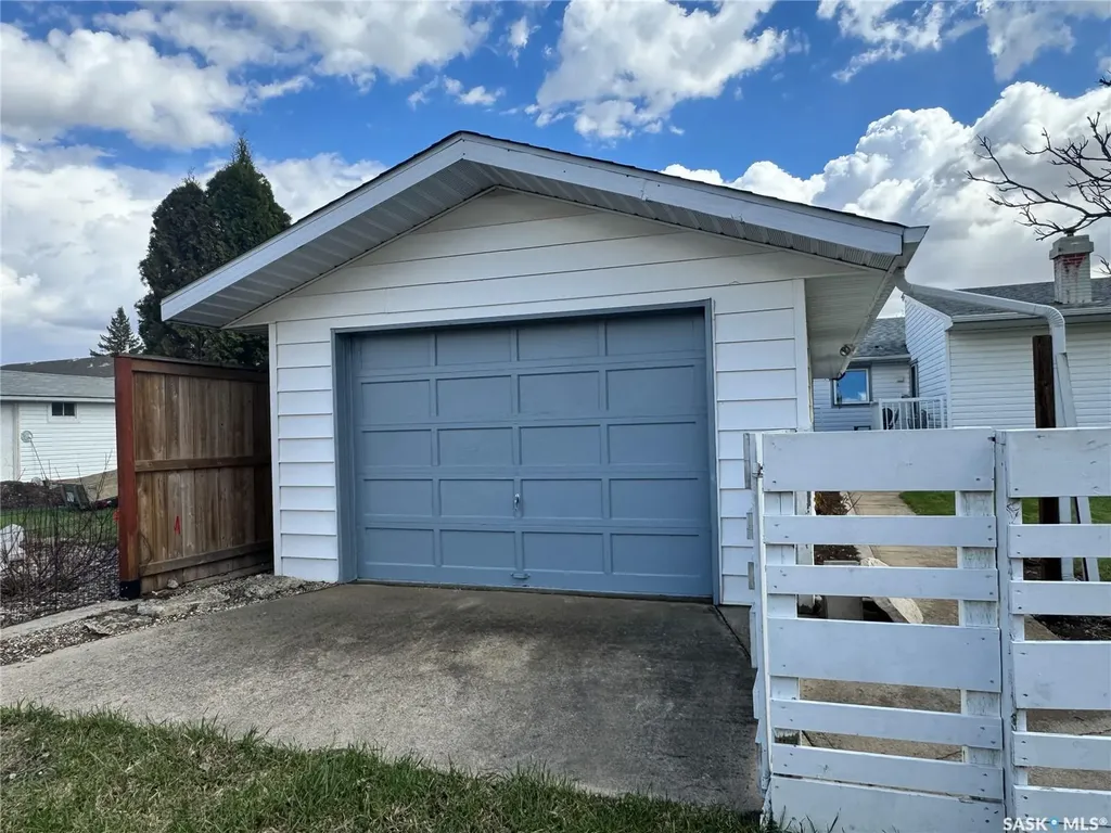 423 7th Avenue W Biggar SK S0K 0M0