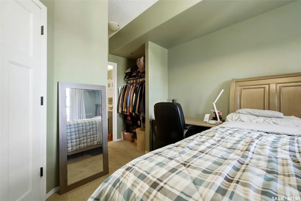 1220 Blackfoot Drive Regina SK S4S 6T2