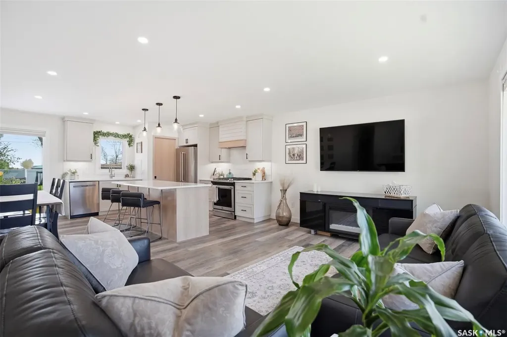 112 8th Avenue E Watrous SK S0K 4T0