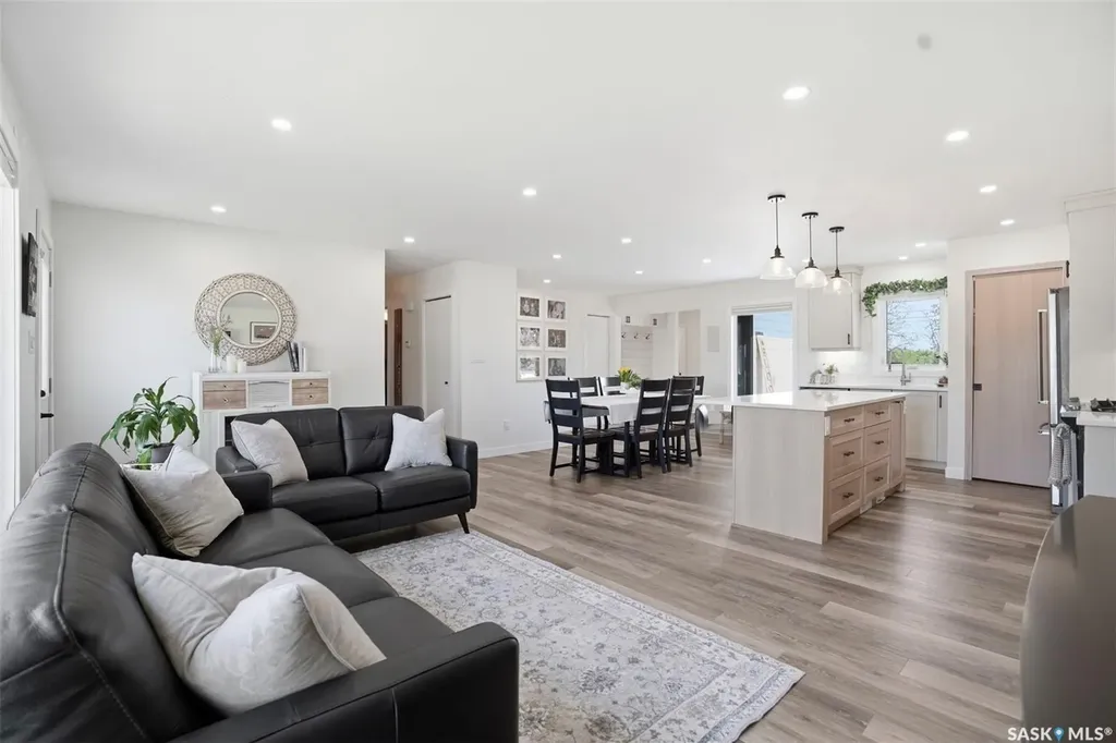 112 8th Avenue E Watrous SK S0K 4T0