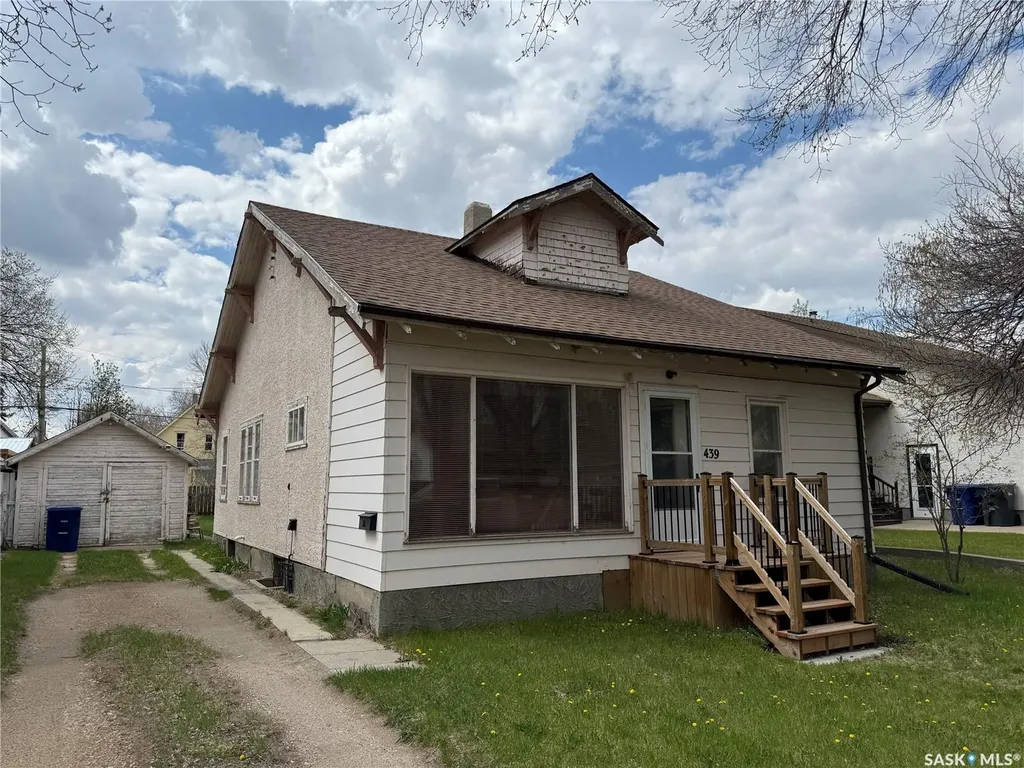 439 Assiniboia Street Weyburn SK S4H 0R5