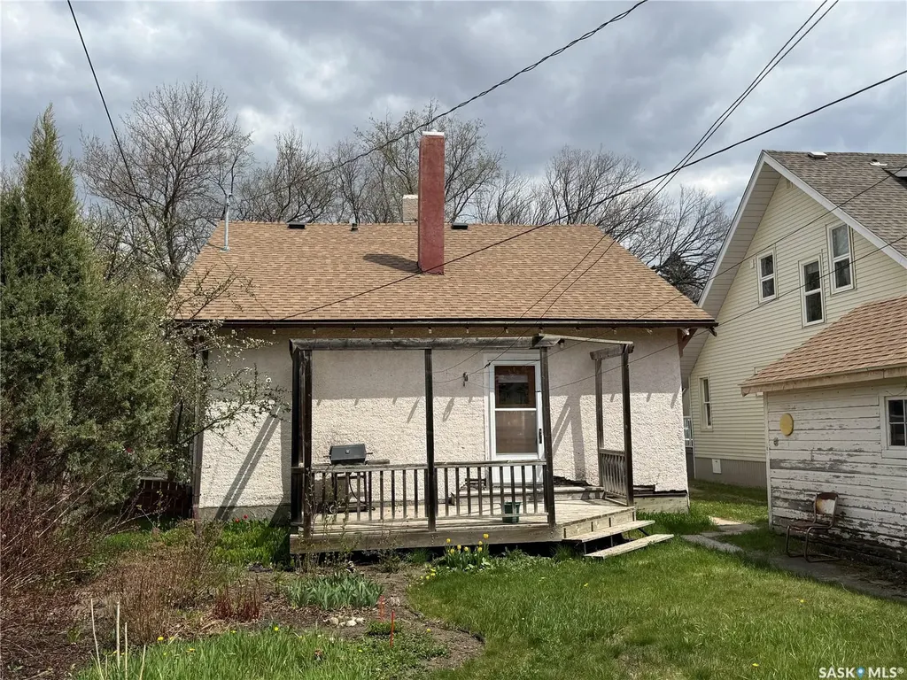 439 Assiniboia Street Weyburn SK S4H 0R5