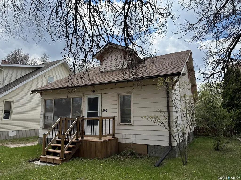 439 Assiniboia Street Weyburn SK S4H 0R5