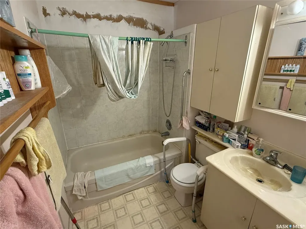 439 Assiniboia Street Weyburn SK S4H 0R5