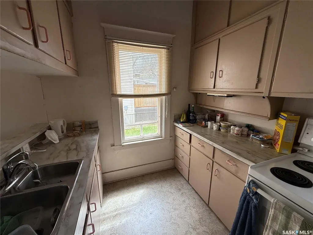 439 Assiniboia Street Weyburn SK S4H 0R5