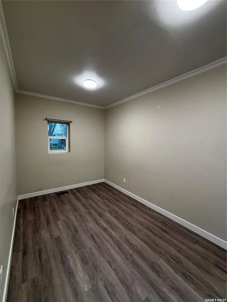 1306 B Avenue N Saskatoon SK S7L 1G5