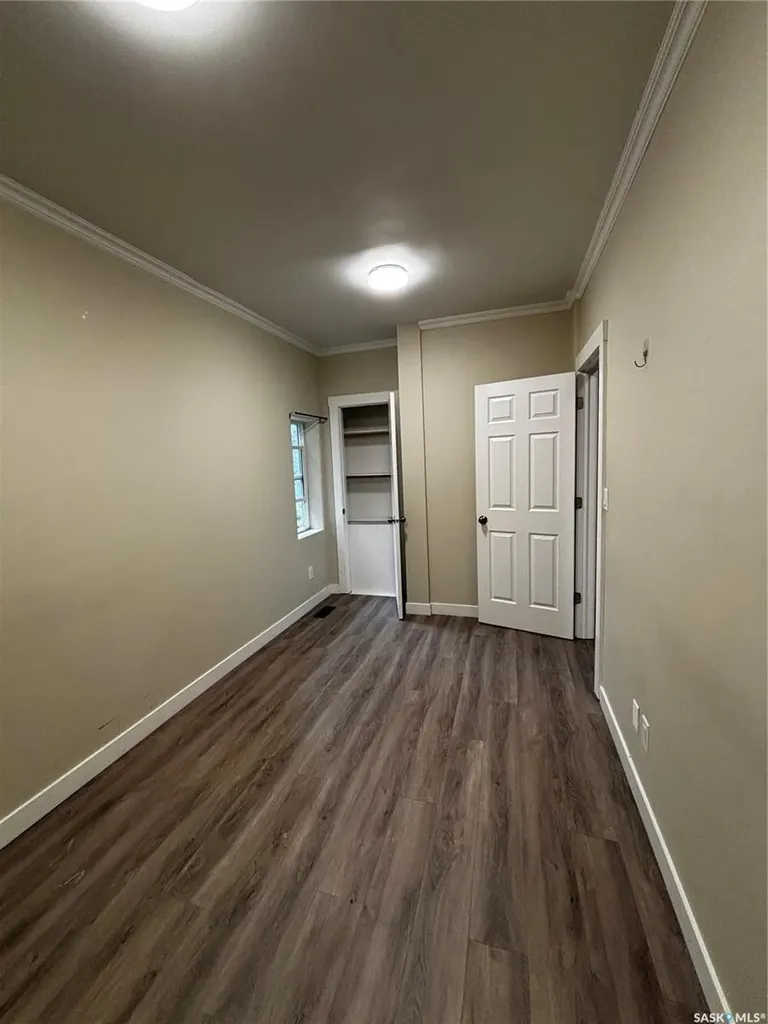 1306 B Avenue N Saskatoon SK S7L 1G5