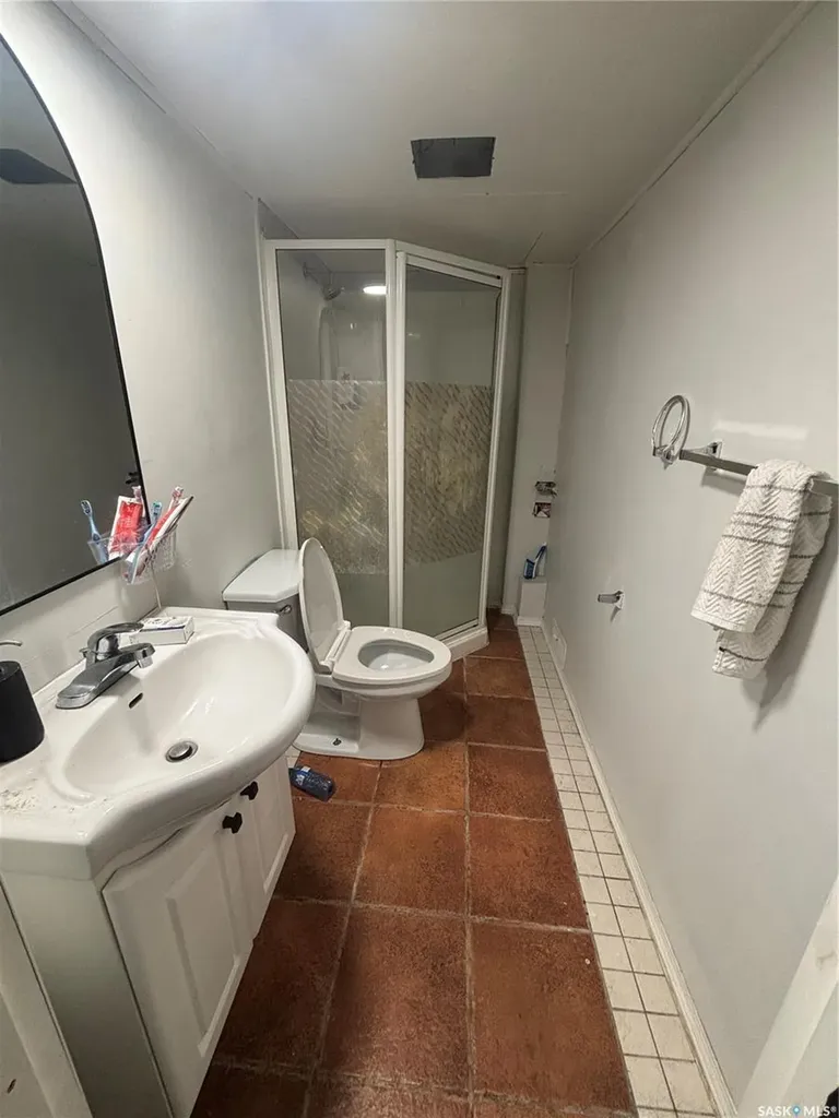 1306 B Avenue N Saskatoon SK S7L 1G5