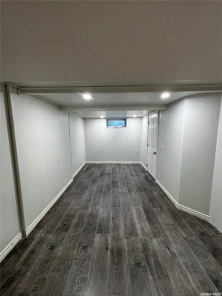 1306 B Avenue N Saskatoon SK S7L 1G5